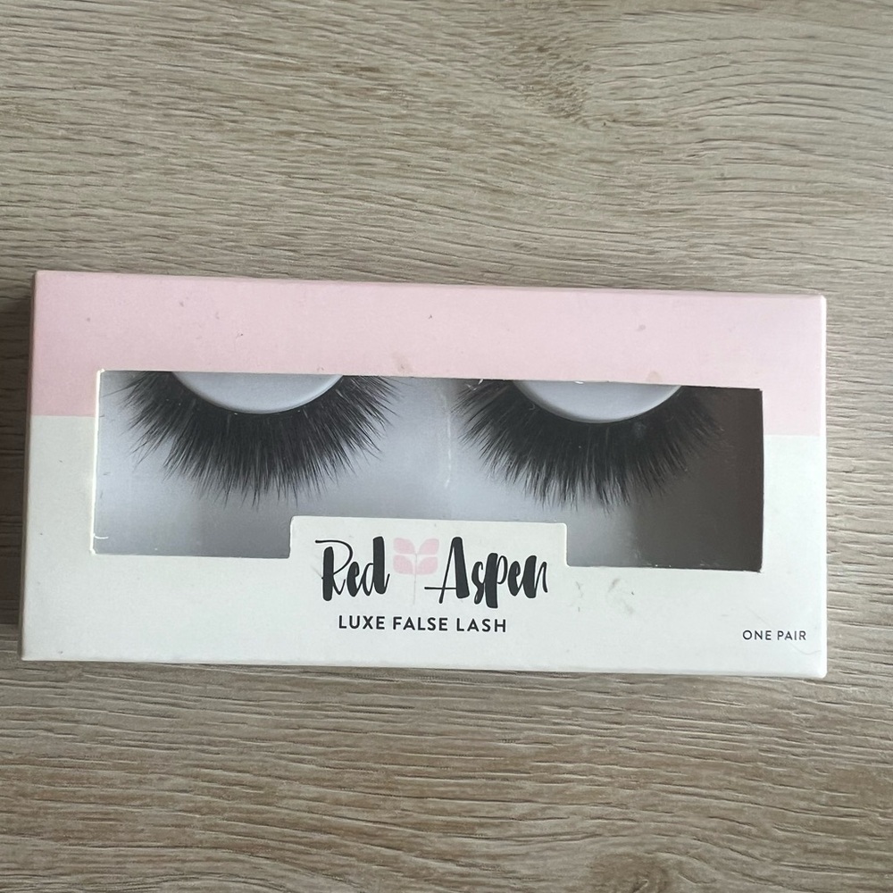 Red + Aspen Luxe False Lash Set. Bundle of six unused faux lashes! NEW! - Picture 7 of 7